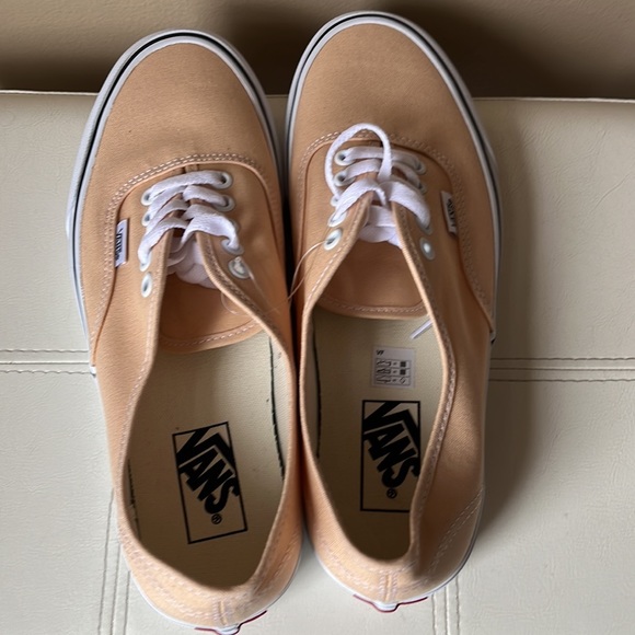 Vans - Picture 7 of 9